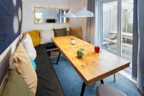 Brett stays - Horfield - home away from home - sleeps 7